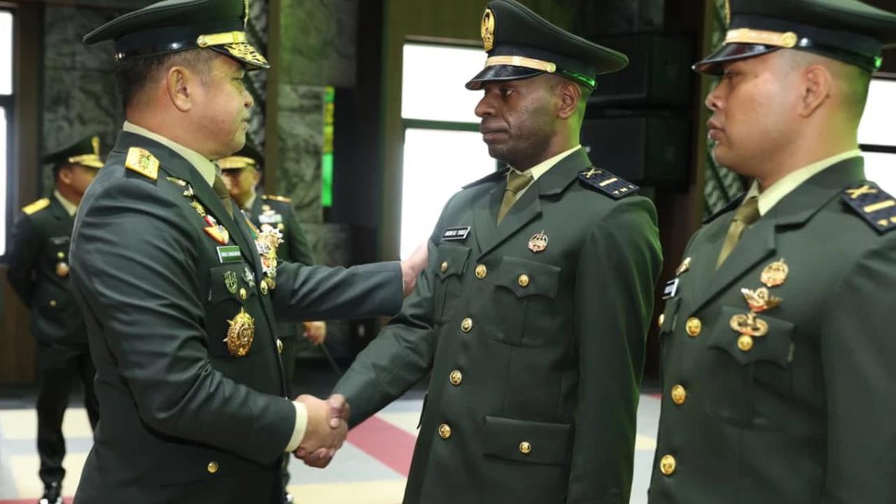 FOTO: Kasad Lantik Dua Puluh Perwira Khusus TNI AD Berprestasi Olahraga