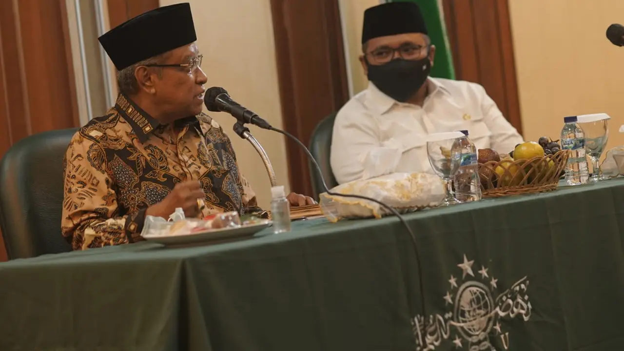 Menteri Agama Yaqut Cholil Qoumas (kanan) dan Ketua Umum PBNU Said Aqil Siradj