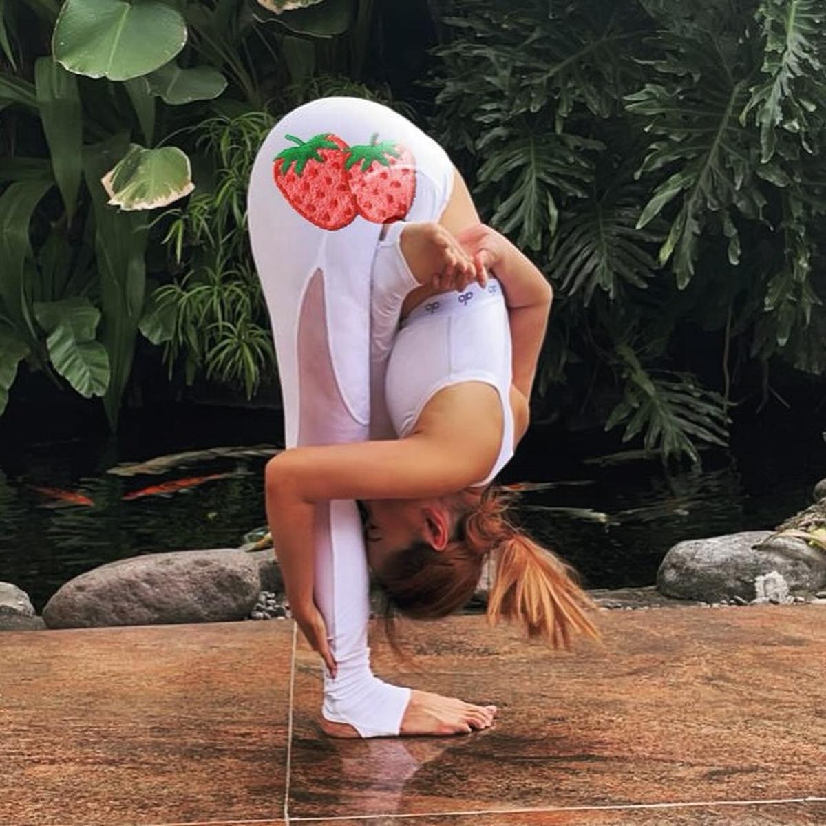 Bagikan Momen Saat Olahraga Yoga