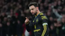 Pemain Manchester United, Bruno Fernandes, melakukan selebrasi setelah mencetak gol ke gawang Wolverhampton Wanderers pada laga Liga Inggris di Stadion Molineux, Selasa (9/12/2025). (AP Photo/Dave Shopland)