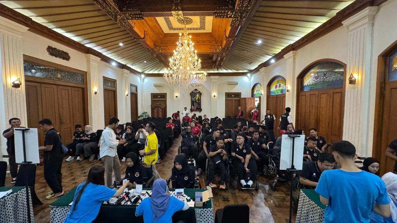 Bank BRI salurkan bonus bagi atlet dan pelatih peraih medali pada ASEAN Para Games ke-13 di Thailand.