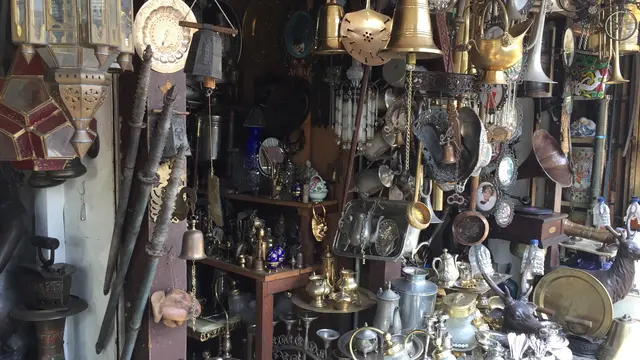 Pasar Antik di Jalan Surabaya, Menteng, Jakarta Pusat.