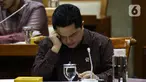Menteri BUMN, Erick Thohir mengikuti rapat dengar pendapat umum dengan Panitia Kerja (Panja) DPR RI untuk skandal di PT Asuransi Jiwasraya (Persero), di Kompleks Parlemen, Jakarta, Selasa (29/1/2020). Erick Thohir diundang untuk membahas penyelesaian sengkarut Jiwasraya. (Liputan6.com/Johan Tallo)