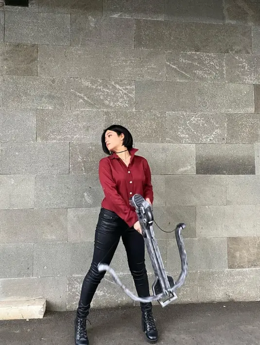 Terpisah dari keluarga tak membuat Cinta Kuya patah semangat, wanita 19 tahun ini terbukti bisa mandiri mengurus diri tinggal di negeri orang. Tanpa khawatir, Uya Kuya punya trik memasang CCTV di rumah Cinta Kuya demi menjaga keamanan. (Liputan6.com/IG/cintakuya)