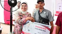 Nina Agustina Bagikan Bantuan ALSINTAN kepada Petani Indramayu