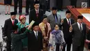 Sembilan anggota DPR membacakan sumpah dan janji saat Pergantian Antar Waktu (PAW) pada Rapat Paripurna DPR, Jakarta, Selasa (2/10). Sembilan anggota PAW tersebut terdiri dari empat fraksi. (Liputan6.com/JohanTallo)