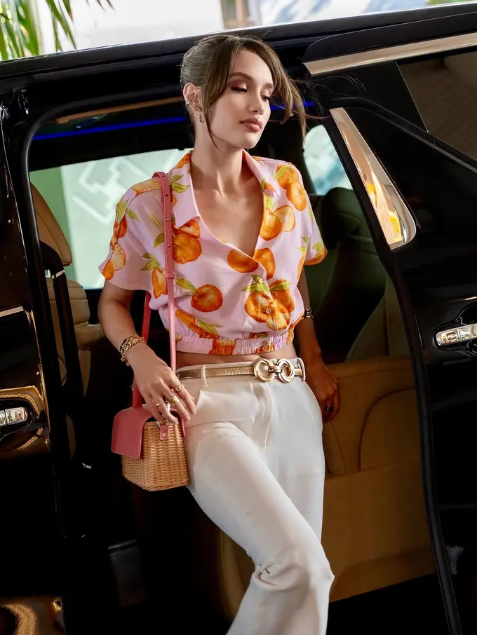 Dikenal Jarang Beli Barang Branded, Potret Cinta Laura Tampil Chic di Surabaya dengan Tas Rotan Lokal Seharga Rp900 Ribu