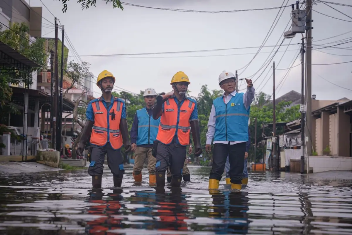 PLN mengimbau masyarakat untuk meningkatkan kewaspadaan, khususnya instalasi kelistrikan rumah tangga pada saat hujan lebat yang disertai angin maupun banjir. (Dok PLN)