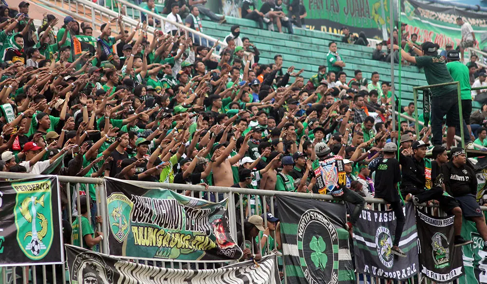 Pendukung Persebaya, Bonek Mania. (Bola.com/Romi Syahputra)