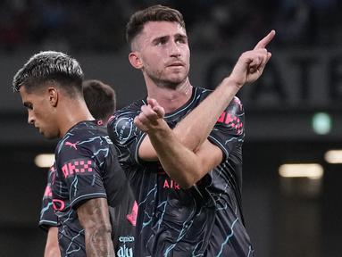 Laga pramusim 2023/2024 yang mempertemukan Bayern Munchen dan Manchester City dalam laga bertajuk Audi Football Summit yang berlangsung di Stadion Nasional Tokyo, Jepang, Rabu (26/7/2023) malam akhirnya dimenangkan The Citizens dengan skor 2-1. James McAtee membawa Manchester City unggul 1-0 pada menit ke-21. Bayern Munchen baru mampu mencetak gol penyeimbang pada menit ke-81 lewat Mathys Tel. Gol Aymeric Laporte empat menit menjelang waktu normal berakhir menjadi penentu kemenangan tim asuhan Pep Guardiola. (AP Photo/Shuji Kajiyama)