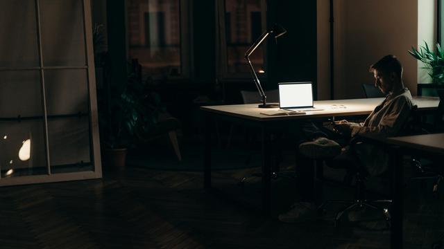 Ilustrasi bekerja, istirahat, burnout