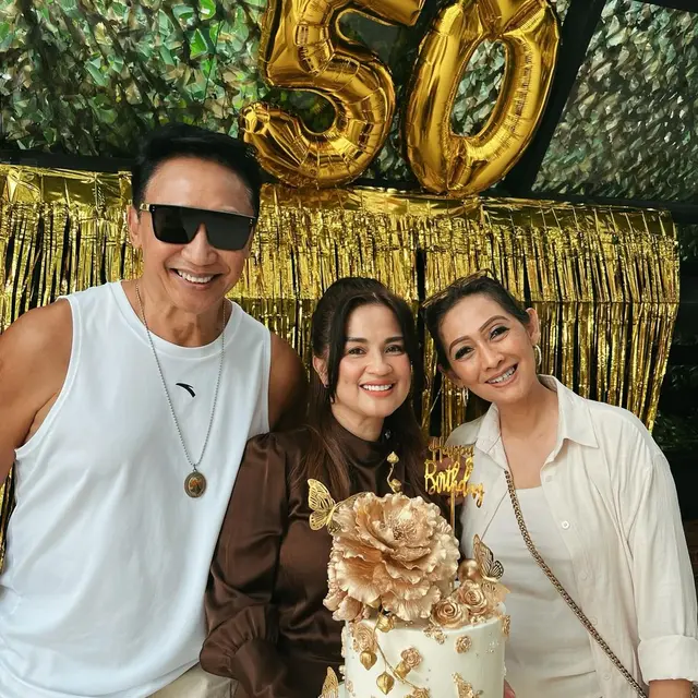 6 Potret Terbaru Novita Ibu Felicya Angelista Awet Muda di Usia 50 Tahun