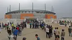 Suporter mulai memenuhi loket pembelian tiket sebelum laga Persib Bandung melawan Semen Padang di Stadion Pakansari, Bogor, Sabtu (11/3/2017). (Bola.com/Nicklas Hanoatubun)