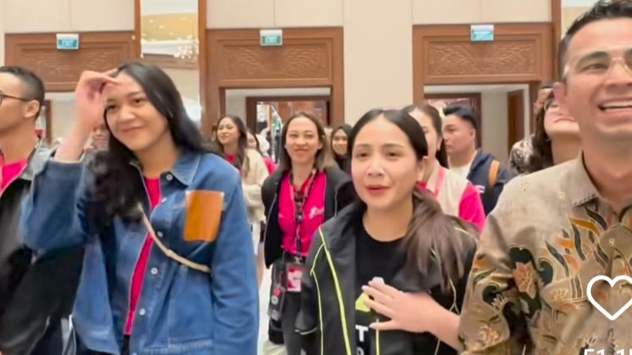 Potret Raffi Ahmad & Nagita Slavina Hadiri Acara Bareng tapi Bajunya Gak Matching, Tetap Buat Gemas Kayak Pacaran