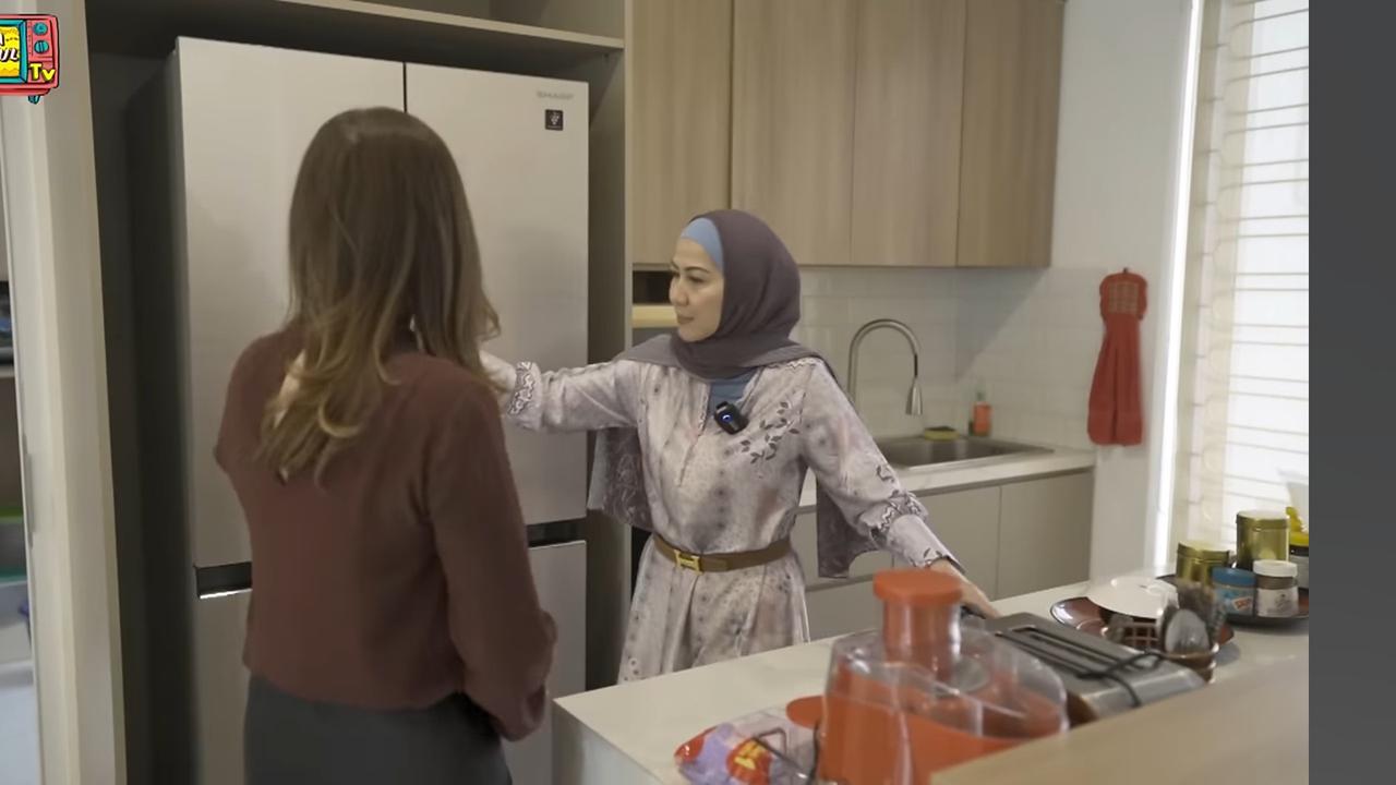 Disebut Calon Mertua Fuji, 5 Potret Dapur Mungil di Rumah Mewah Venna Melinda - Minimalis Bernuansa Putih