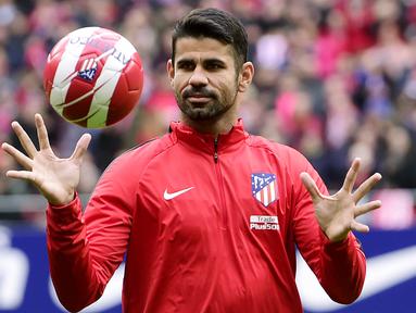 Striker Atletico Madrid, Diego Costa, saat mengikuti sesi latihan di Stadion Wanda Metropolitan, Madrid, Minggu (31/12/2017). Diego Costa resmi kembali berseragam Atletico Madrid setelah terdepak dari skuad Chelsea. (AFP/Pierre-Philippe Marcou)