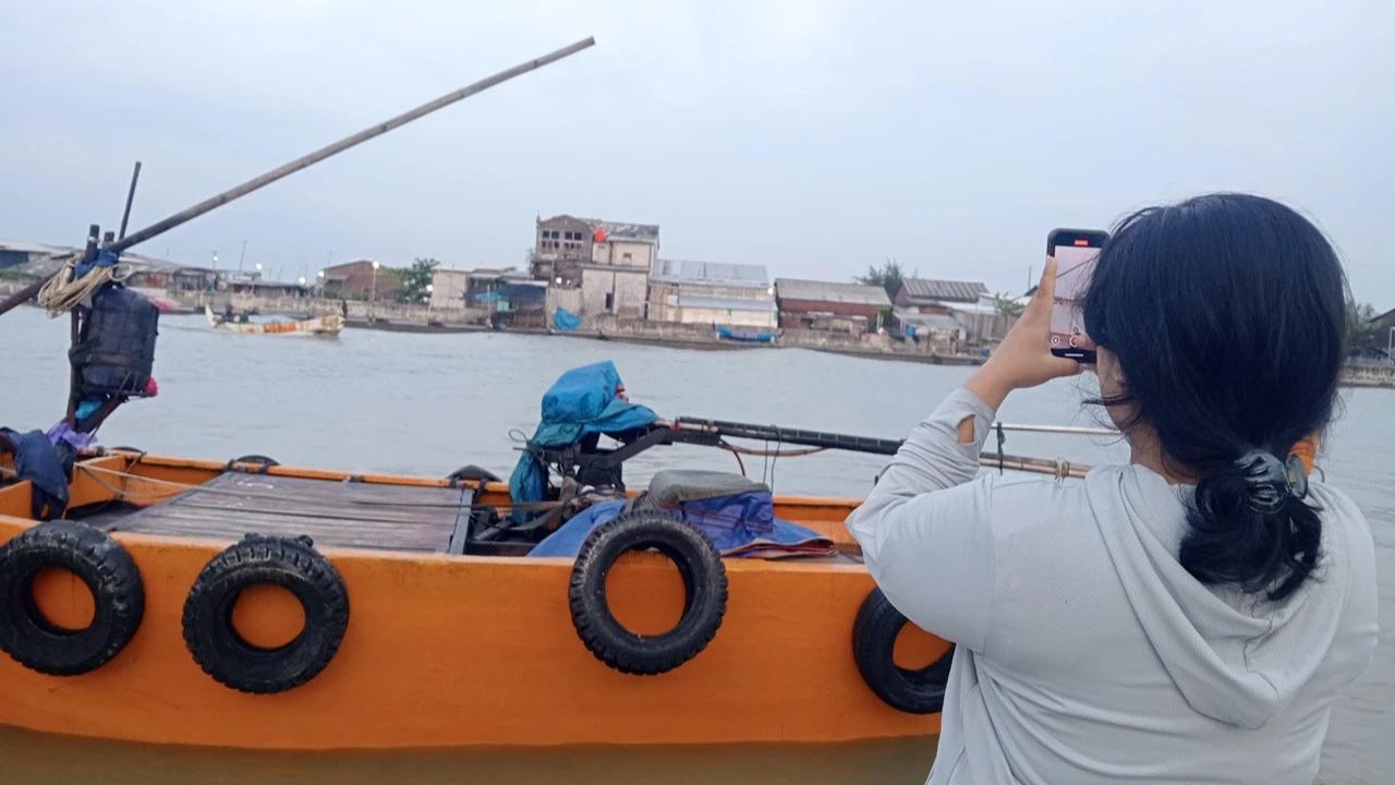 Keluh Kesah Nelayan Tambaklorok Semarang, Tangkapan Kerang Menurun Imbas Gelombang Laut Menggerus hingga Dasar Perairan