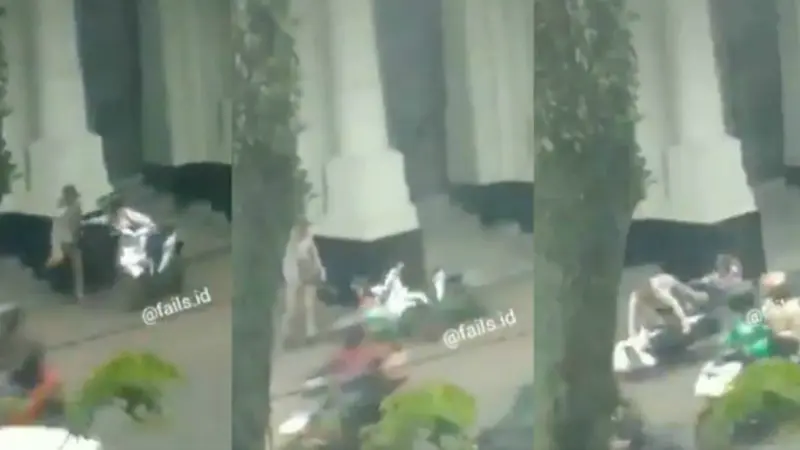 Bertengkar di Jalan, Aksi Absurd Pasangan Remaja Ini Viral