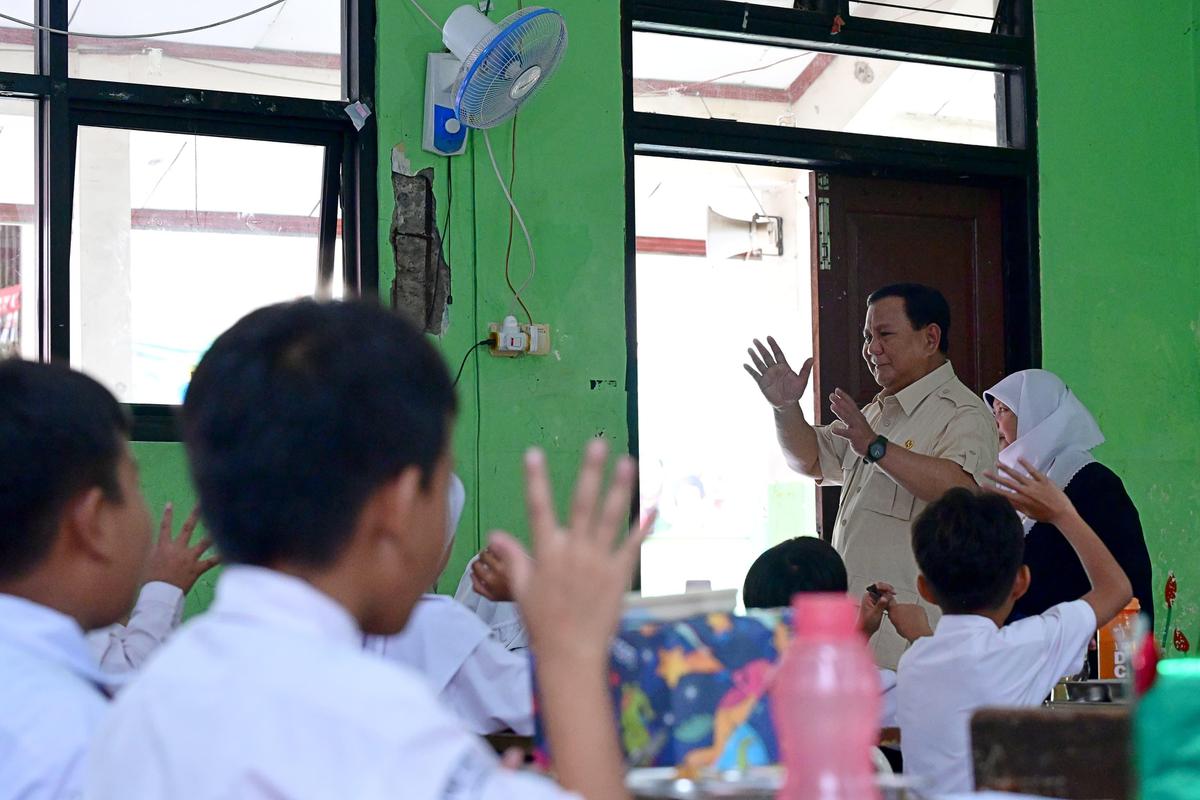 Prabowo tinjau Makan Bergizi Gratis di SD dan TK di Jakarta Timur