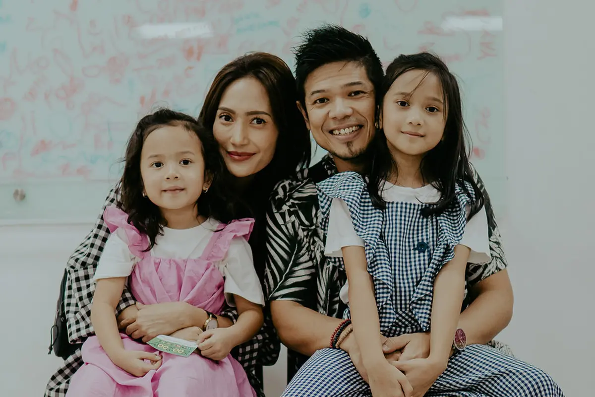 3 Putri Indonesia Ini Jatuh ke Pelukan Musisi Ganteng