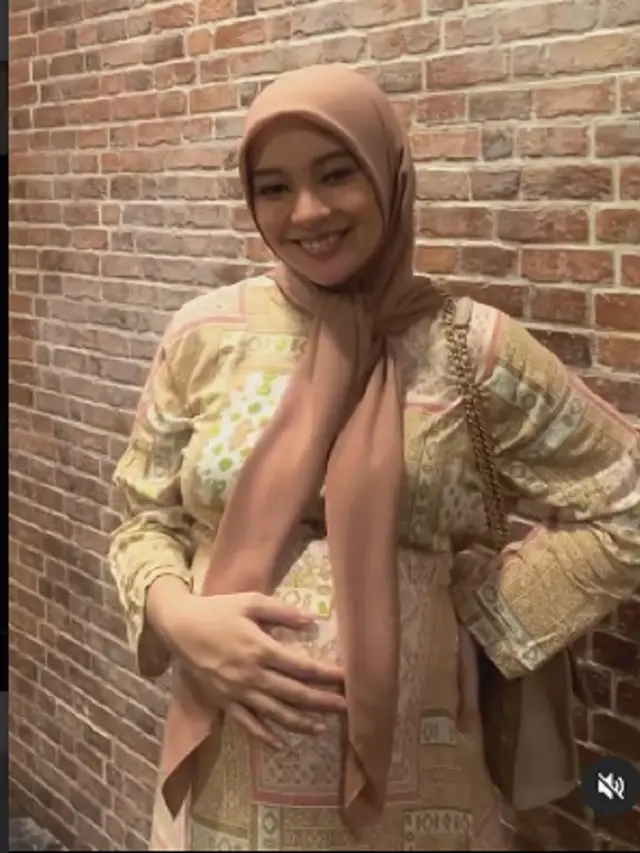 Bintang FTV Cerelia Raissa tengah hamil (Foto: Instagram/@cereliaraissa)