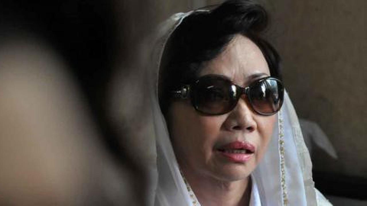 Kerabat dan sosialita besuk Nunun di RS Abdi Waluyo