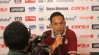 Pelatih sementara Sragen United, Kahudi Wahyu. (Bola.com/Ronald Seger)