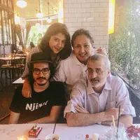 Dewi Irawan, suami dan dua anaknya. (Instagram/@shadirra)