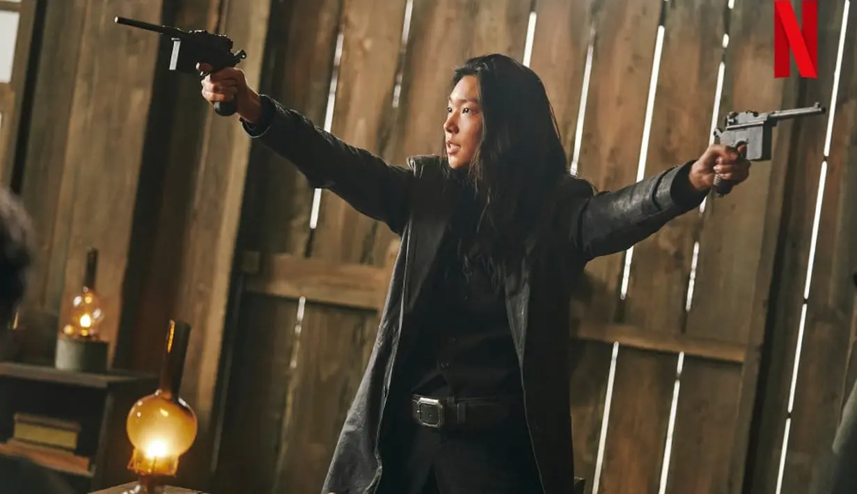 Lee Ho Jung berperan sebagai Eon Nyeon, adalah seorang penembak yang memamerkan  raw action. “Eon-nyeon adalah teman yang tidak sempurna dan tidak dapat dijelaskan," ungkapnya. (Foto: Instagram/ netflixkr)