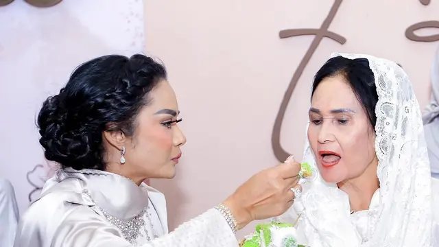 7 Potret Ultah Ibunda Kris Dayanti ke 73, Meriah Bersama Para Seleb