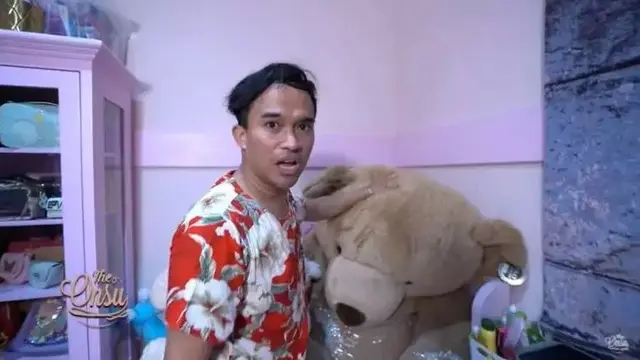 Potret kamar tidur Thalia dan Thania anak Sarwendah dan Ruben Onsu (Sumber: YouTube/ The Onsu)