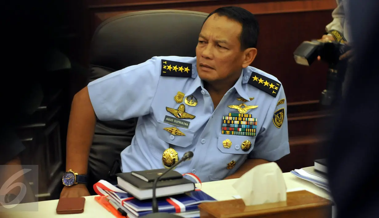 KSAU Marsekal TNI Agus Supriatna saat menghadiri Rapim Kemhan RI Tahun 2016, Jakarta, Selasa (12/1/2016). Rapat membahas tentang meningkatkan sistem pertahanan negara dan kemandirian industri pertahanan. (Liputan6.com/Johan Tallo)