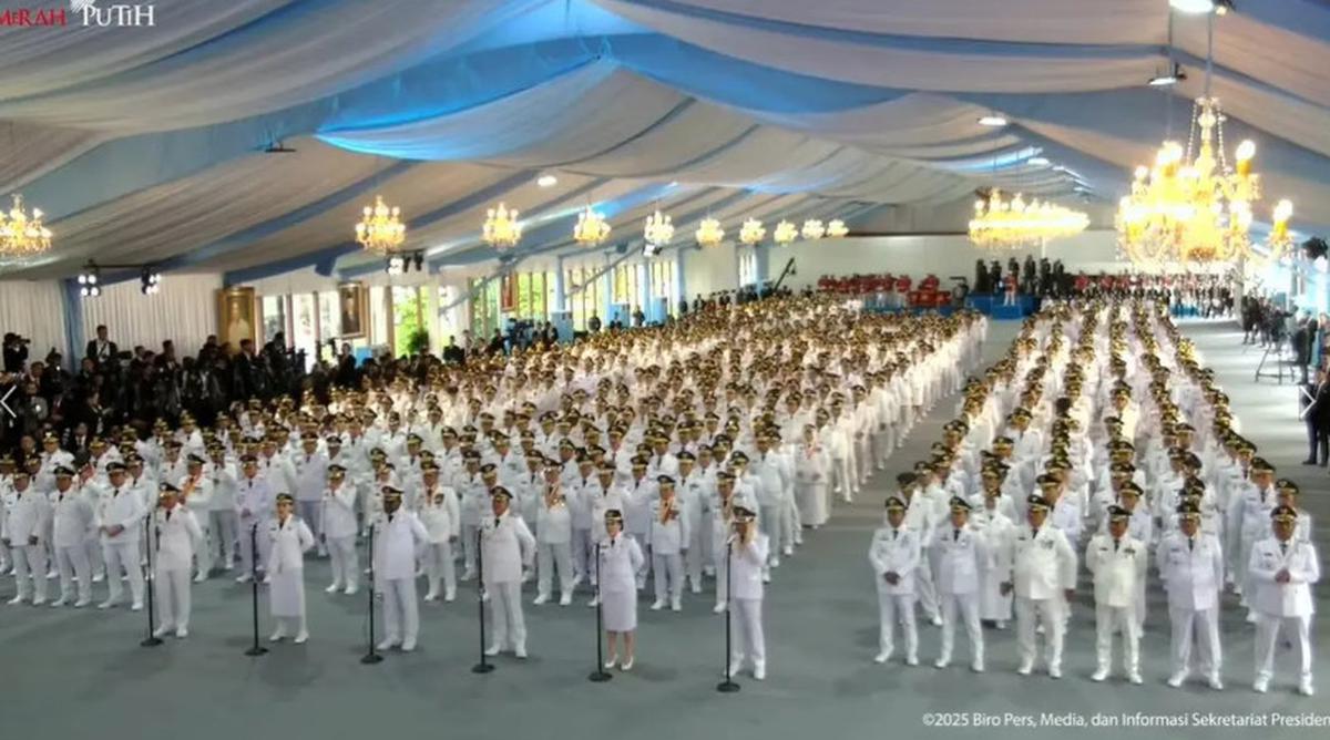 Potret Gubernur Maluku Utara Sherly Tjoanda Berbalut Seragam PDU Putih