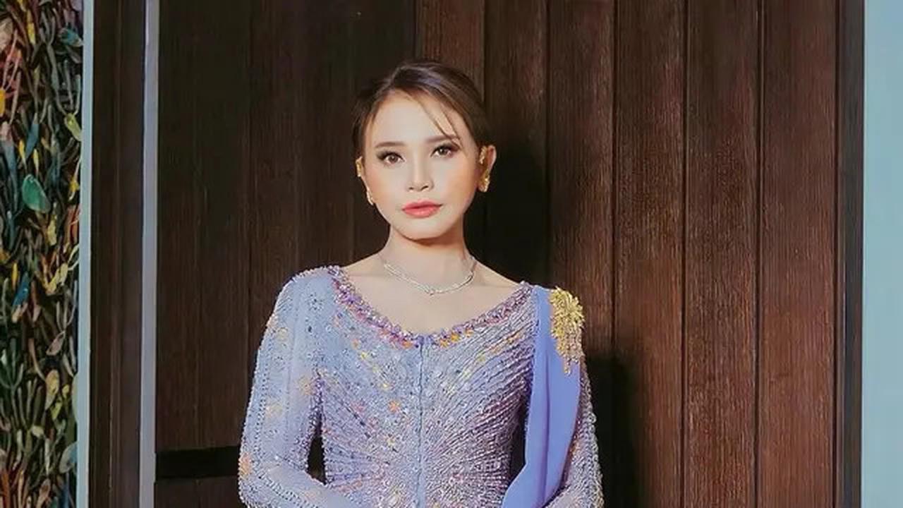 Foto-Foto Kebaya ala Rossa, Anggun Bawakan Budaya Indonesia