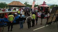 Oplet si Doel anak sekolahan ikut pawai Pilkada Banten 2017 (Liputan6.com/ Yandhi Deslatama)
