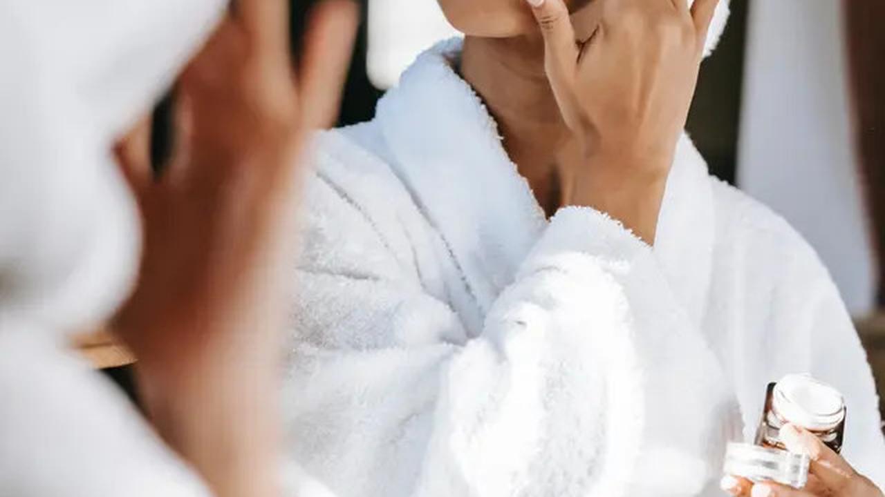 Cara Mengatasi Kulit Bruntusan dan Kusam, Terapkan Rutin Skincare Ini dan Lihat Hasilnya