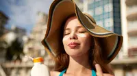 Pemakaian Sunscreen / Sumber: iStockphoto