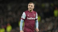 Pemain West Ham, Jarrod Bowen, mencetak satu gol ke gawang Tottenham Hotspur pada pekan 15 Liga Inggris 2023/2024, Jumat (8/12/2023) dini hari WIB. (AP Photo/Kin Cheung)