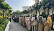 Aparatur Sipil Negara (ASN) Balai Kota DKI Jakarta kembali masuk kerja, Selasa (16/4/2024) usai libur Lebaran Idul Fitri 1445 H. (Winda Nelfira).