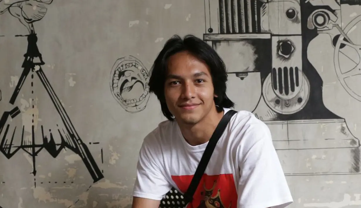 Dalam film ini diceritakan, Bella (Amanda Rawles) dan Rama Jefri Nichol tunggang langgang saat melawan setan yang akan mencelakakan keluarganya. (Agus Apriyanto/Kapanlagi.com)