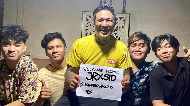 Bebas Hari Ini, Jerinx SID Disambut Istri dan Para Sahabat. (instagram.com/sid_official)