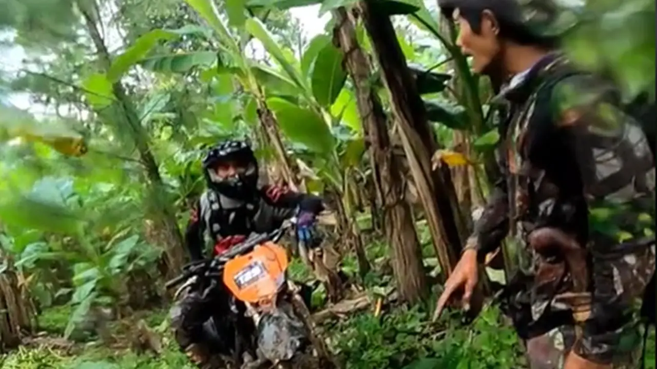 Pengendara Motor Trail