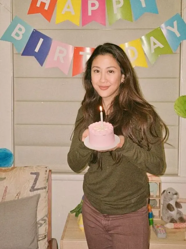 Sherina Munaf dengan rambut panjang (Instagram/sherinamunaf)