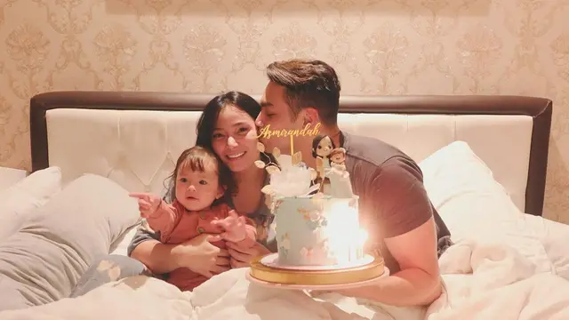 Asmirandah Dapat Kejutan dari Jonas Rivanno (Foto: Instagram/@asmirandah92)