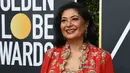 Presiden HFPA Meher Tatna menghadiri karpet merah Golden Globe Awards 2018 di California, Minggu (7/1).  Tampil berbeda dari yang lain, Meher Tatna tampil dlaam balutan gaun warna merah dengan aksen bordir. (VALERIE MACON / AFP)