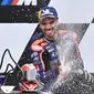 Pembalap KTM Tech 3, Miguel Oliveira, menjuarai balapan MotoGP Styria di Sirkuit Red Bull Ring, Minggu (23/8/2020). (AFP/Joe Klamar)