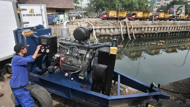 Upaya Pemprov DKI Jakarta Hilangkan Bau di Kali Item