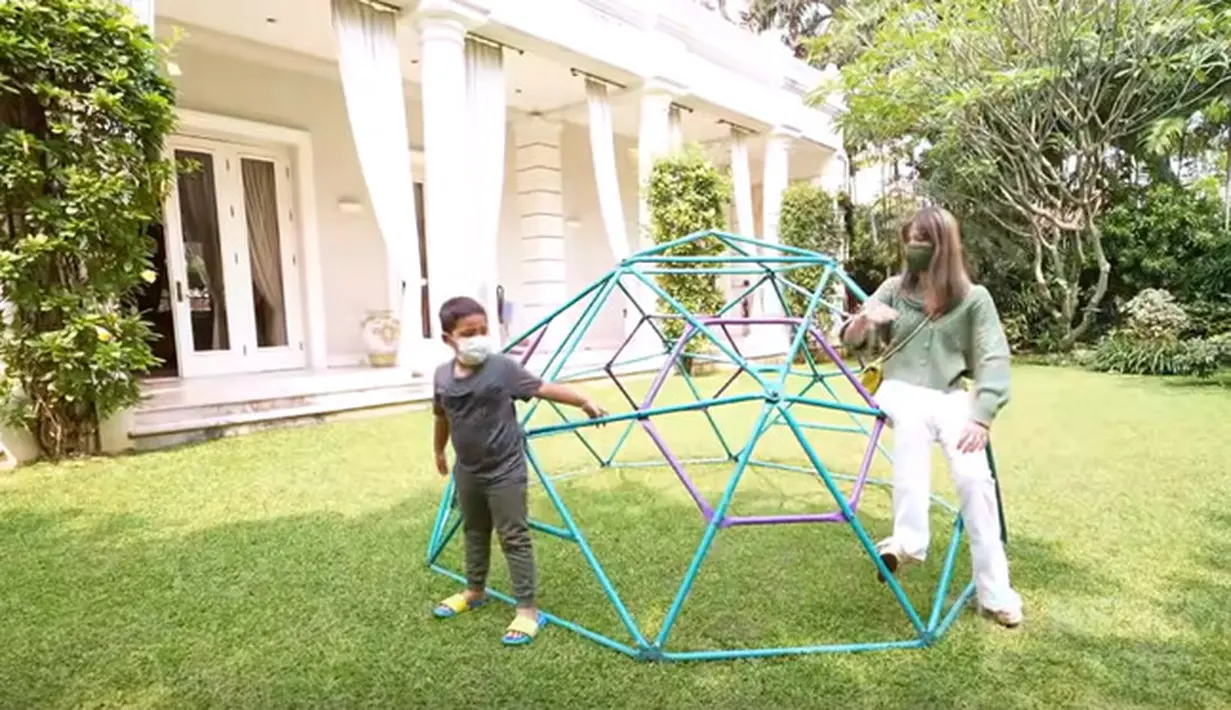 Nia Ramadhani (Youtube/TRANS TV Official)