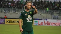 Momen pemain Persebaya, Ze Valente merayakan gol ke gawang mantan timnya PSS Sleman di BRI Liga 1 2022/2023 hari Senin (13/02/2023). (Wahyu Pratama/Bola.com)