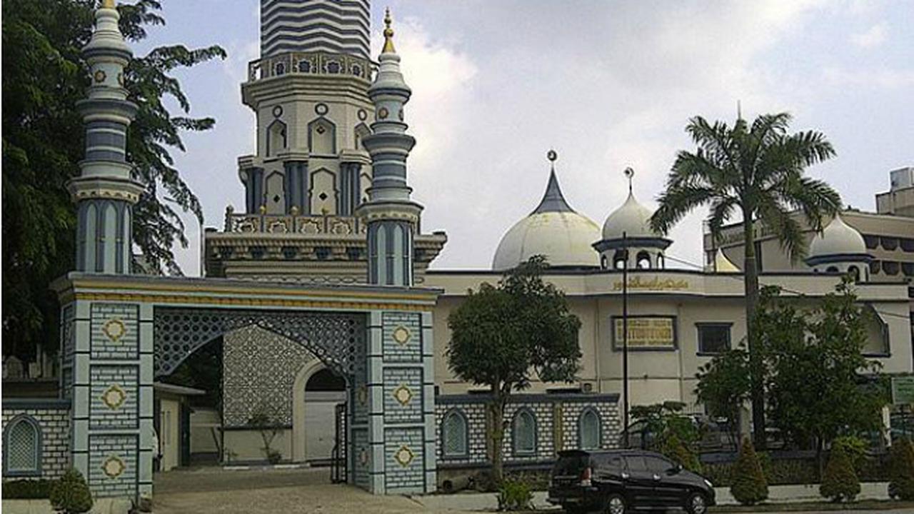 Masjid Raya Baitusy Syakurdi Sei Jodoh, Batam.